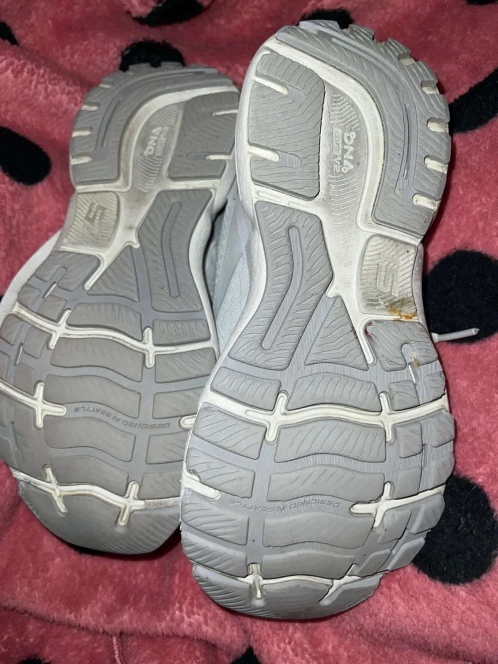 Brooks Women’s Running Shoe in Light Gray and White Size 8
